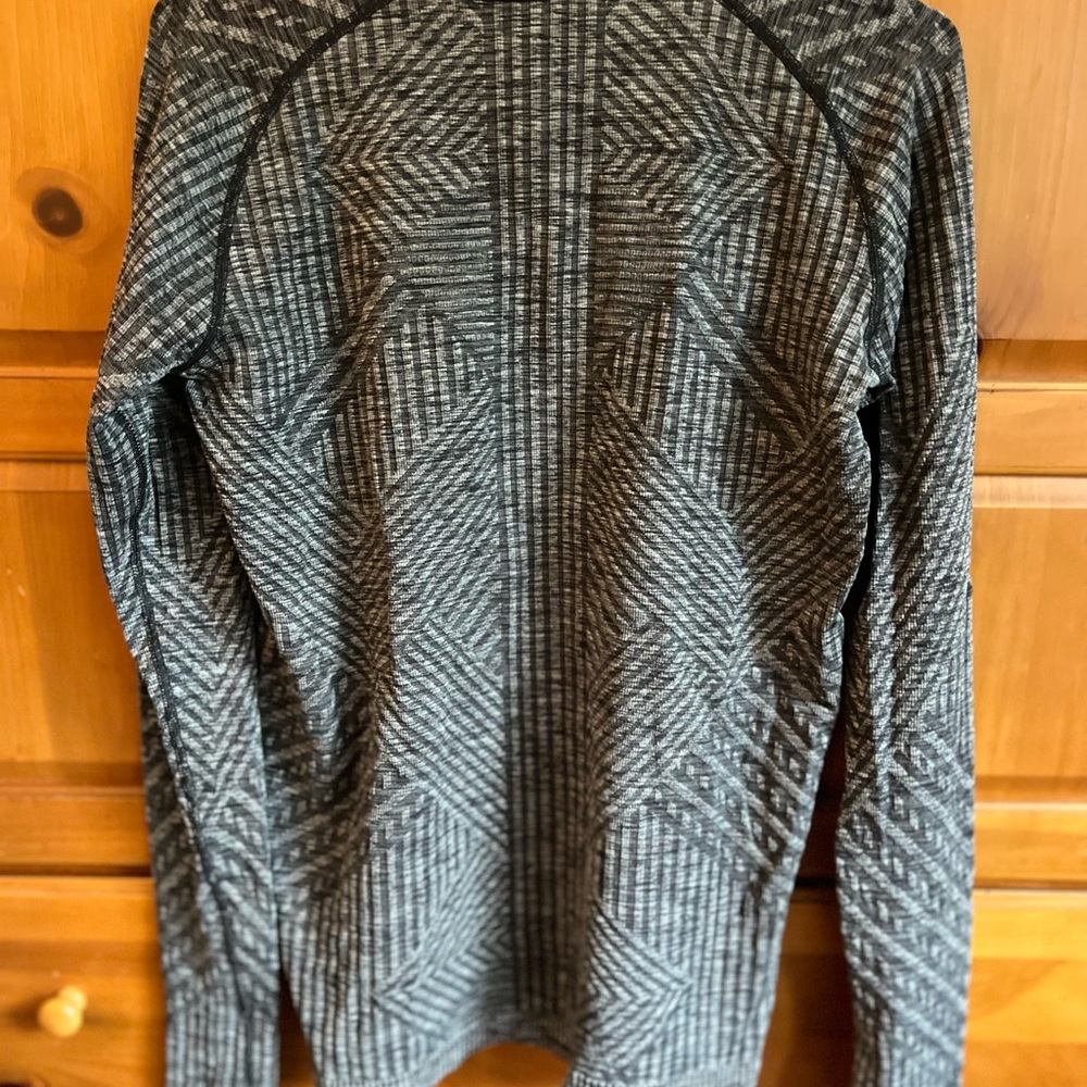 Lululemon Gray Herringbone Patterned Top - image 2
